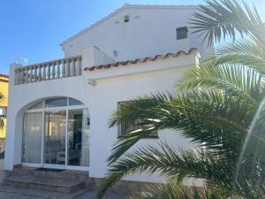 Encantadora villa con jardín y piscina privada en Les Tres Cales - ES-393-3