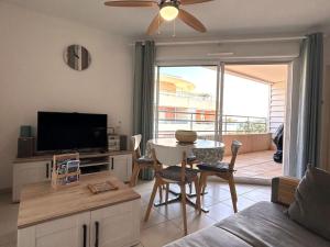 Bel Appart Climatisé à Mèze avec Parking - FR-1-604-58