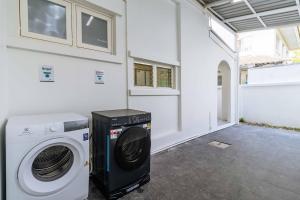 V289 Newly Renovated 4BR Pool Villa with Movie Room