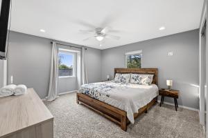 Lake Retreat Hot Tub Game Room Grill