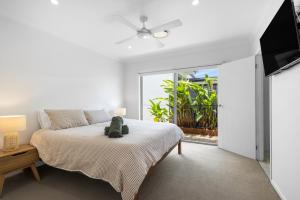 Mooloolaba Parkway Palms Retreat - Pet Friendly, Walk to the beach