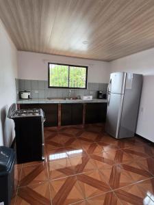 Spacious Accommodation with views of Chirripo and Parking