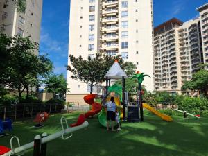 Cozy Hotel-Style Abode by Resari