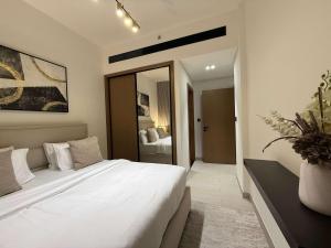 Sky High Premium 1BR with Stunning Views