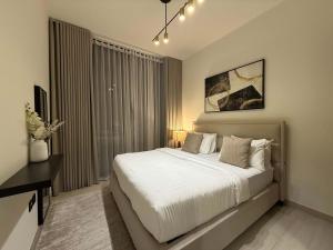 Sky High Premium 1BR with Stunning Views