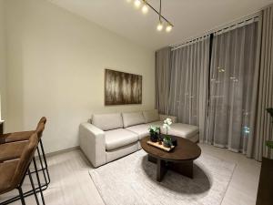 Sky High Premium 1BR with Stunning Views