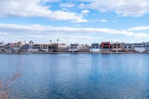 One Bedroom Riverfront Guest House with Dock