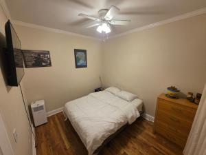 Cozy Private Room with Smart TV & AC