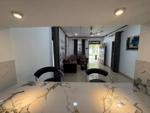 Thousand Sunny Villa