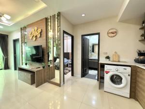 Stylish Low-Floor 2-Bedroom Sea-View Condo at Dusit Grand Condo View