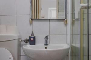 Modern 1-Bedroom Apartment Central Location