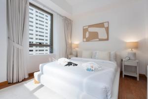 Free housekeeping visits during your stay - StayShort - Spacious 1BR Apartment in Al Barsha Perfect for 2