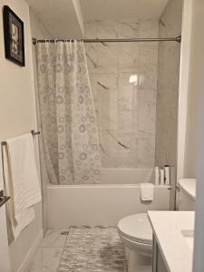 Bright & Cozy 2BR Suite Near WEM