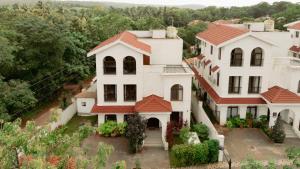 Casa Verdea 4-BHK Villa With Private Pool & Lift Near Popular Restaurants