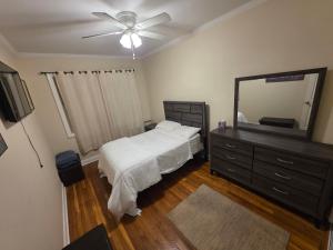 Cozy Private Room with Smart TV & AC