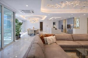 Penthouse with panoramic water-view Ultra-luxury