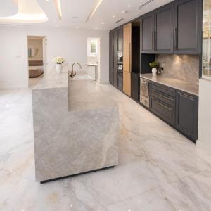 Penthouse with panoramic water-view Ultra-luxury