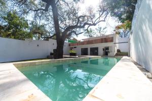 House with heated pool parking & wifi
