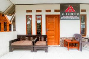 RedDoorz at Pantai Karangpapak