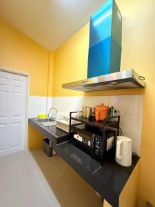 Your Big Private House 10 min to Central