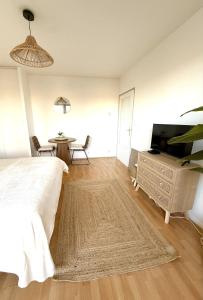 Jolie suite Bohème avec terrasse et vue sur le lac