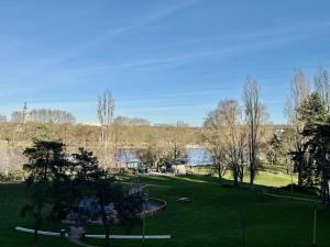 Jolie suite Bohème avec terrasse et vue sur le lac