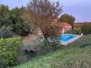 Gîte atypique 6-8 personnes avec piscine