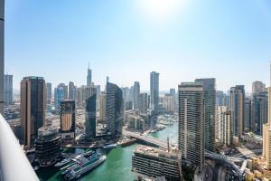 Gala Guests - Luxury Dubai Marina View Apartments - 1 min Walk to Tram