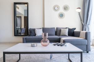 Free housekeeping visits during your stay - StayShort - Elegant 1-Bedroom Retreat in The Point Tower Marina