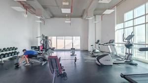 Free housekeeping visits during your stay - StayShort - Charming & Bright 1BR in Red Residence Dubai Sports City