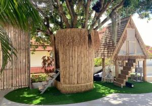 3BR Family Pool Villa with Lounge & Billiard near Beach