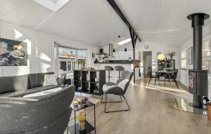 3 Bedroom Cozy Home In Hemmet