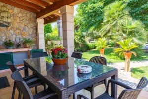 Sunny villa with private pool, AC and WIFI