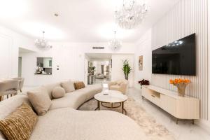 StayShort - Modern 4 Bed Apartment in JBR that Sleeps 8