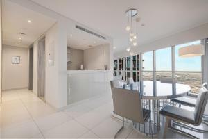 PNB Living - Luxury 2 Bedroom Apartment with High Floor - DAMAC Towers by Paramount Tower D
