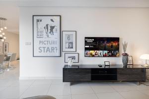 PNB Living - Luxury 2 Bedroom Apartment with High Floor - DAMAC Towers by Paramount Tower D