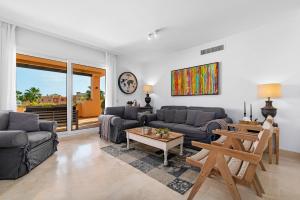 Appartement face mer avec accès au padel privé belle terrasse et grande piscine