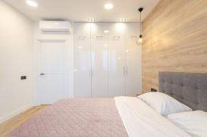 18-199 in RC New York Concept House, Antonovycha 74,Petrovdom Apartments