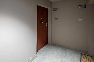 Platinum Tower Skyline Apartment by BookingHost