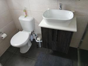 West Coast Cozy I Near Golden Mile & Beach