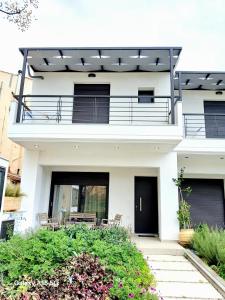 Lygonis White Houses