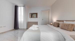 Central 3BR Apartment -Sliema Tigné Steps from Sea