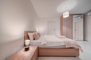 Central 3BR Apartment -Sliema Tigné Steps from Sea