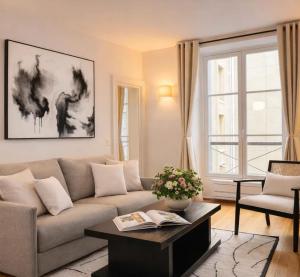 Stunning Jardin du Luxembourg property with lift