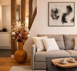 Stunning Jardin du Luxembourg property with lift