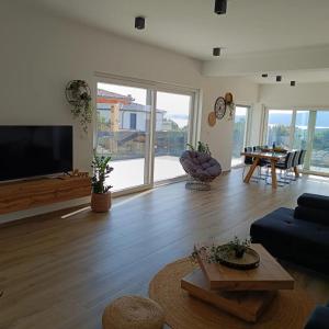 Villa Pergosa near Medulin for 8 persons with 38 m2 pool, sea view - only 200 meters from beach