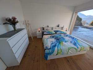 Stunning 4BDR Villa- Private Sauna & Lake View