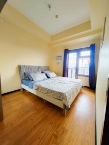 The Grand Lower Penthouse 2 Bedrooms, 3 Baths