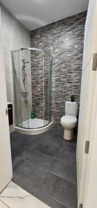 Spacious Modern 4-Bedroom Apartment with Three Bathrooms Swigg 1