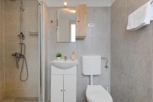 The White Axis with View and Self Check-in